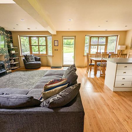 Elm Escapes Villa Knighton  Exterior foto