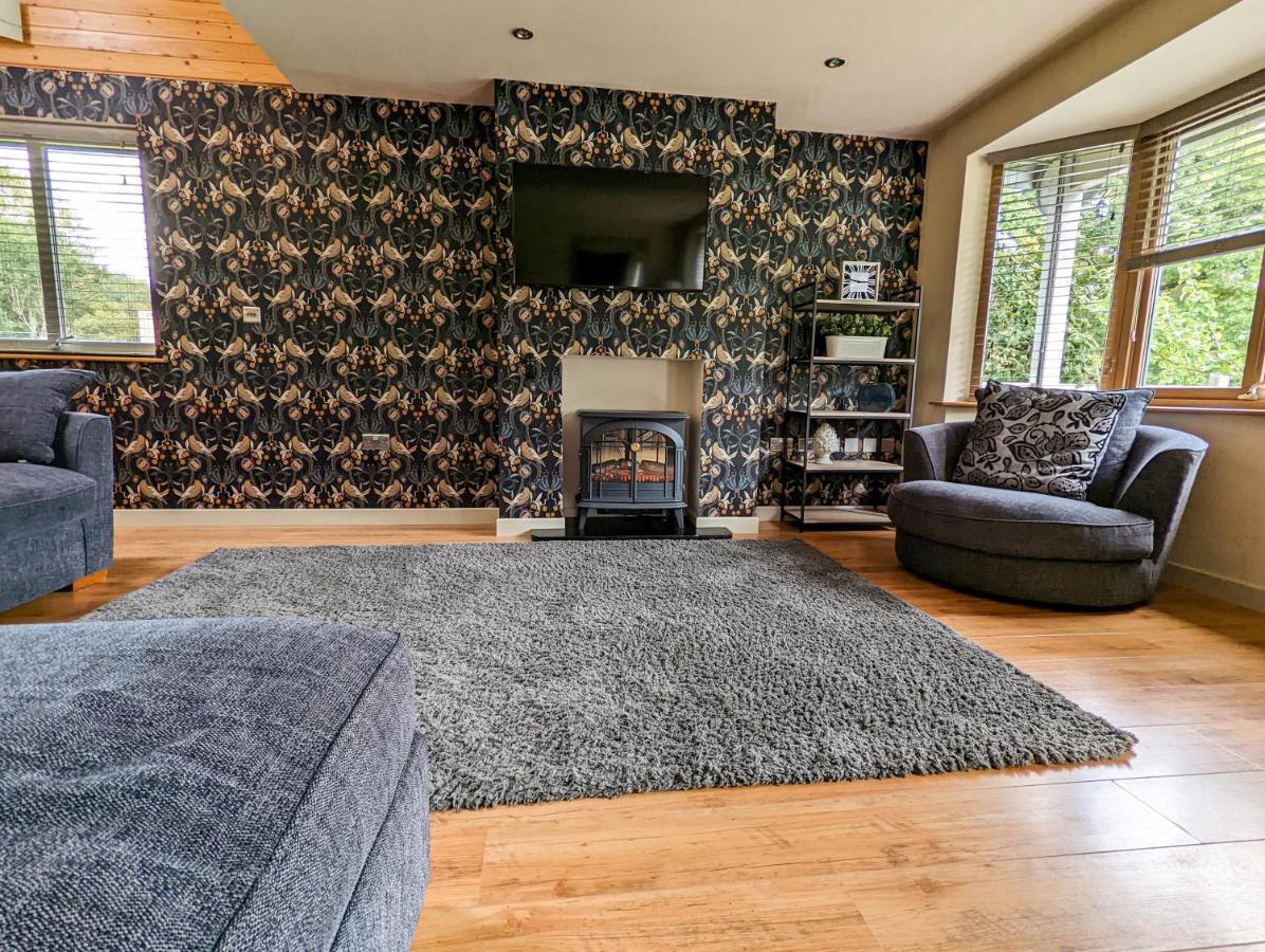 Elm Escapes Villa Knighton  Exterior foto